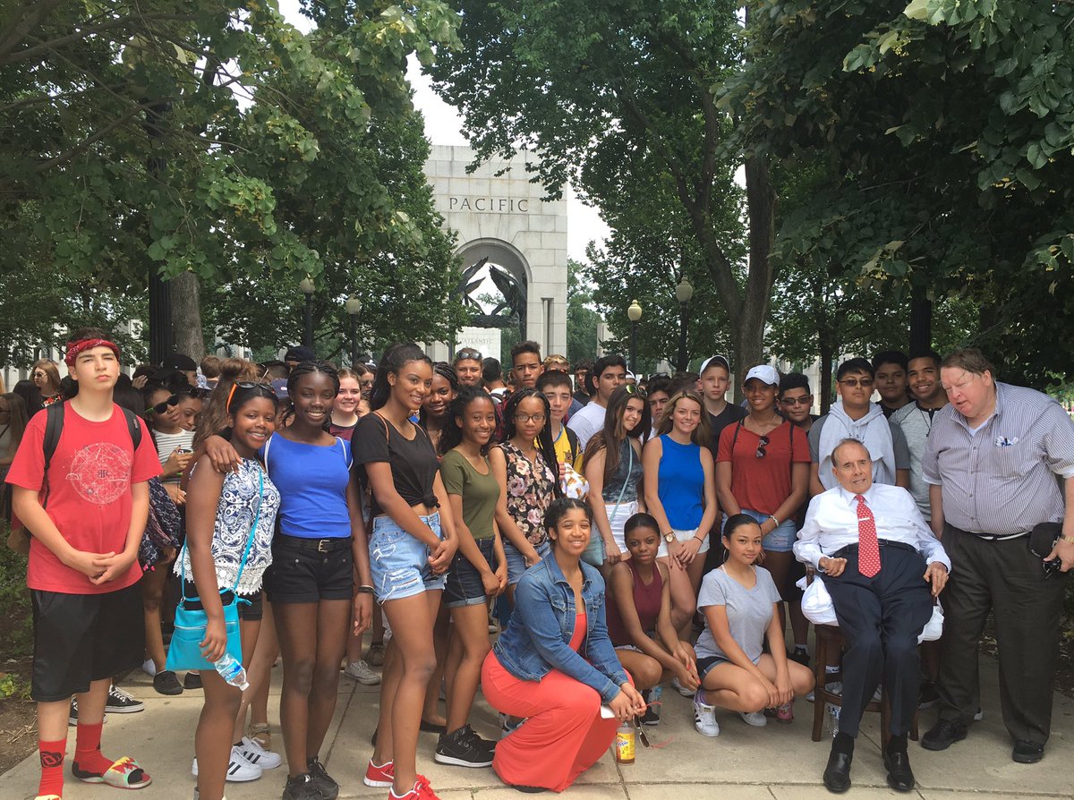 ParamusCathHS's tweet image. For the second year in a row, 160 freshmen enjoy a meeting with former Senator and WWII hero Bob Dole 🇺🇸🇺🇸 #PCdoesDC