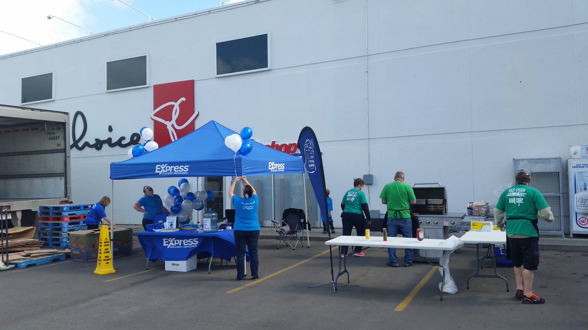CentAlbBusiness's tweet photo. So glad @ExpressReddeer is helping to raise donations to @ReddeerFoodbank 10-4 today BBQ Superstore #reddeer https://t.co/FT4Ctp7NrB