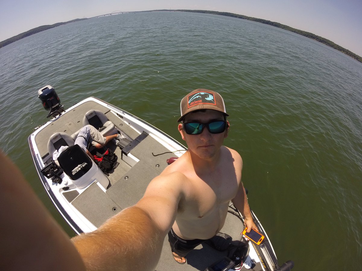 JokeKrish's tweet photo. When you're waiting for Dom to upload pics to @FLWFishing so you take a selfie https://t.co/zFZFOnkDuG