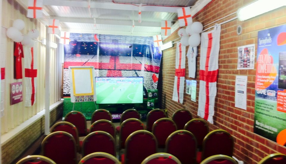 simpson_clive's tweet photo. Great set up at #springfieldsoutlet #spalding for watching #euro2016 if shopping gets a bit much.Thanks guys! https://t.co/KRd0VDcEW6