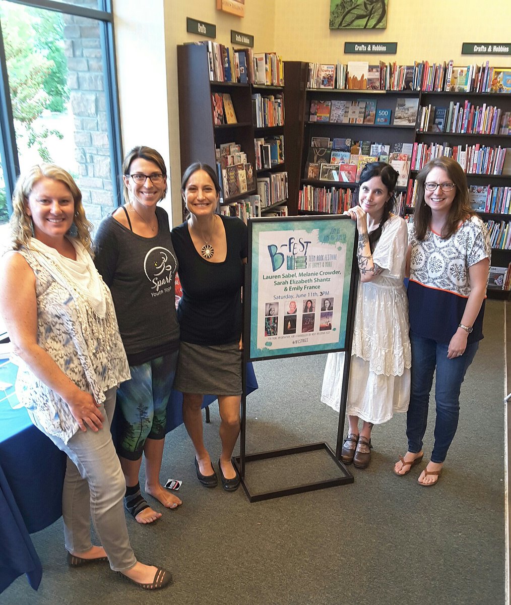 BNBoulder's tweet photo. #bnboulder #BFestBuzz #teenreads Best Panel ever!!! Thanks ladies!!! https://t.co/DftLn5VTq6