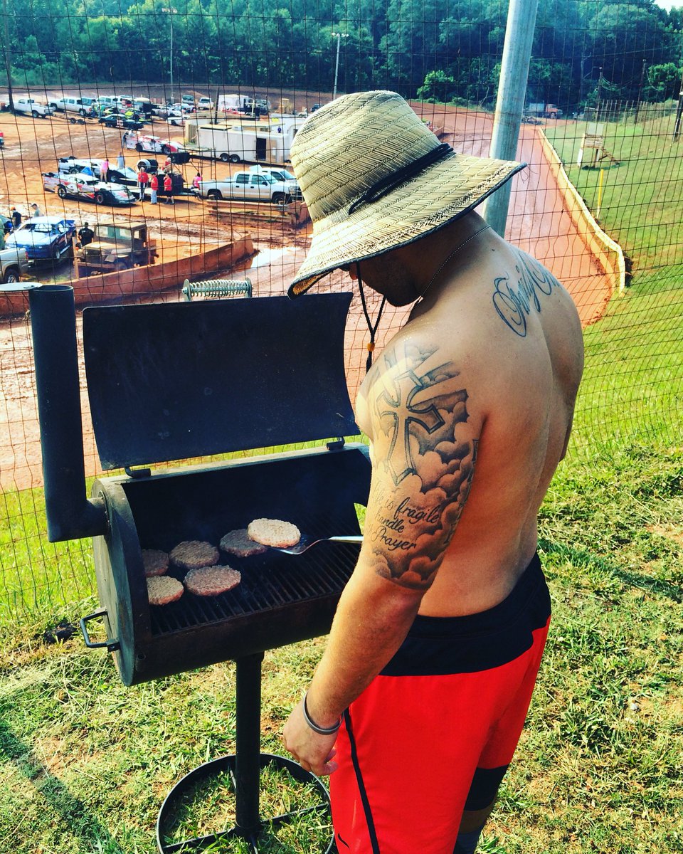 Bigrank38's tweet image. Ready for some racin',fightin', &amp;amp; mullet haircuts!🏁🏁🏁#WinderBarrowSpeedway #RollTide