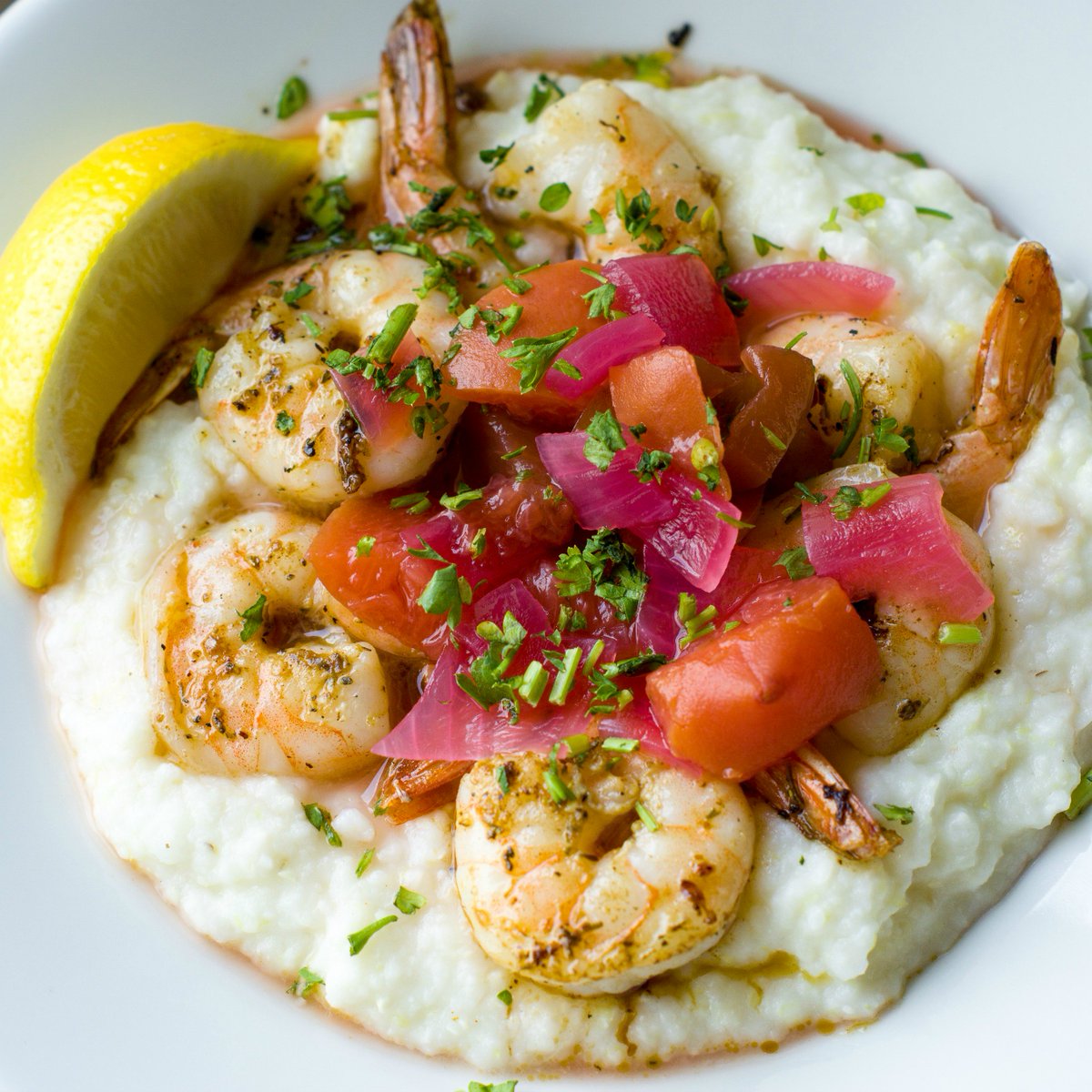 Lat31Jekyll's tweet photo. Our #Shrimp &amp; Grits with Peach Relish
Photo by: Jason Fields Photography https://t.co/Qeo6TpI6Sy
