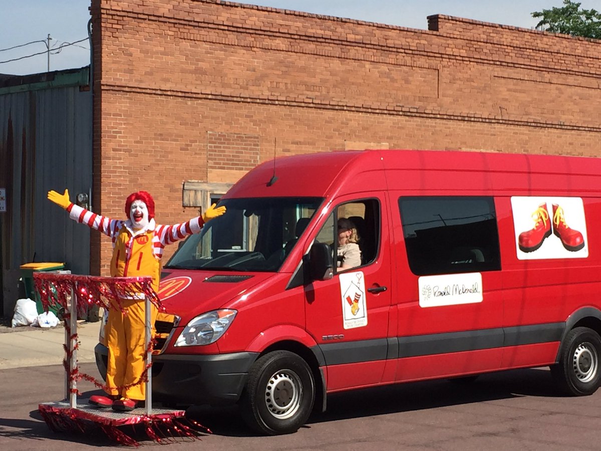 BillTjentland's tweet image. Just another day in downtown Windom.    #Riverfest2016 #paradefun