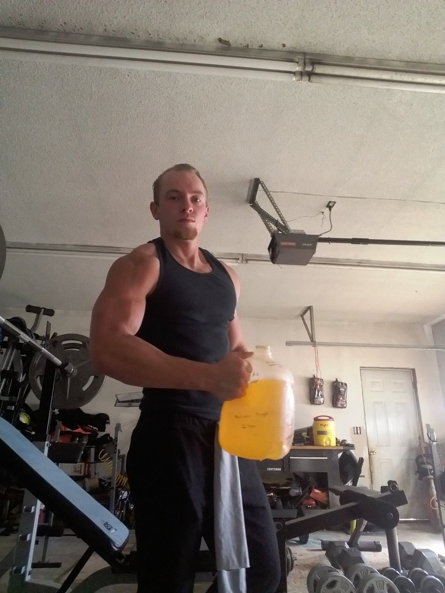 BlakeSmither's tweet photo. Killing today's hot workout #powerbuilding #fitness #passion https://t.co/Z3KqUOy8Li