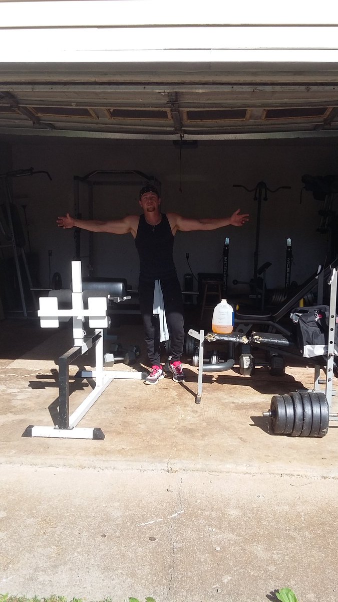 BlakeSmither's tweet photo. My idea of heaven #LifeStyle #KeepGaining https://t.co/hu1OdZedCV