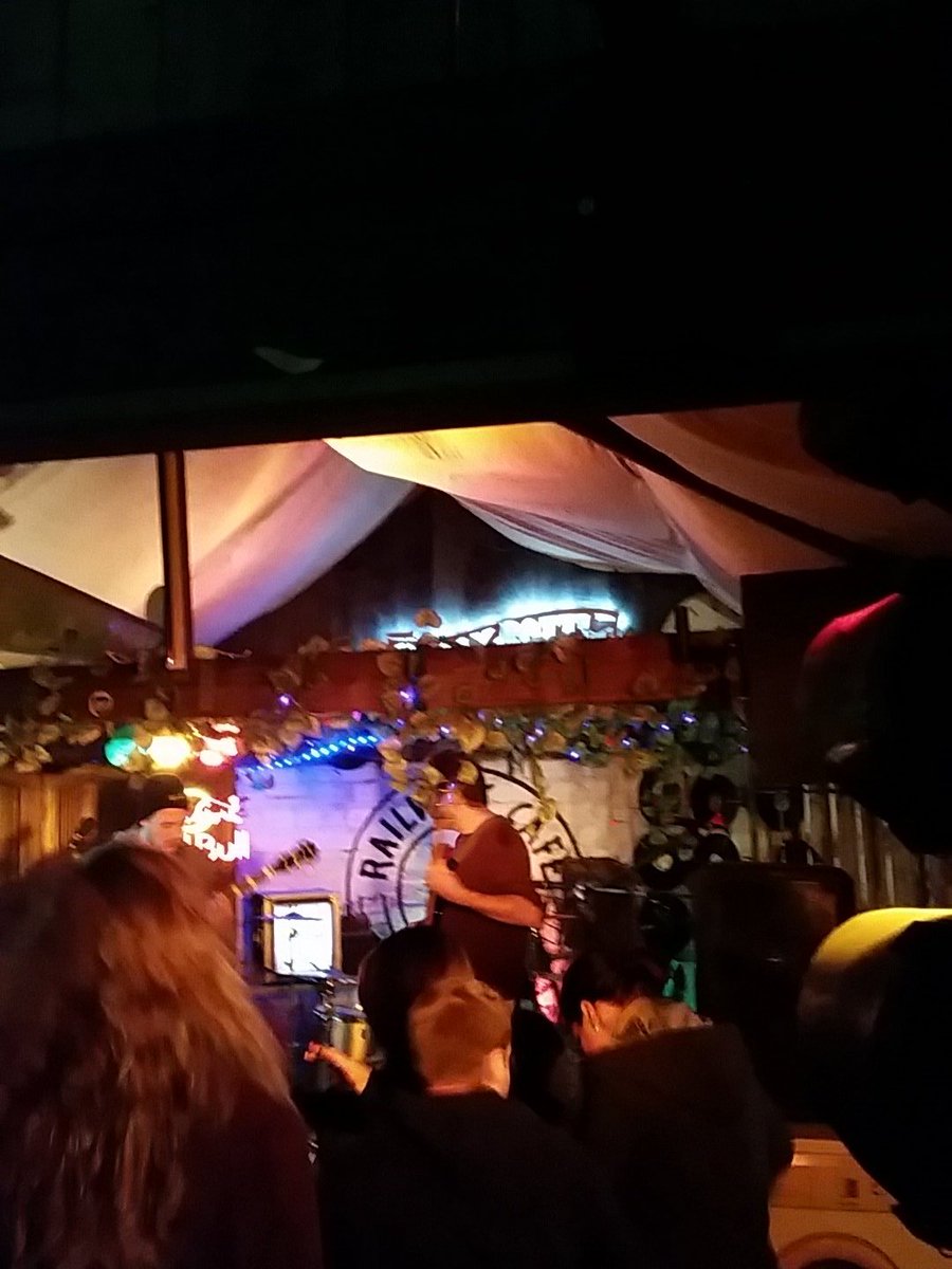 And now @SkinneeSunrise is on stage <a href="/RailwaysCafe05/">Railways Cafe</a> 🤘🤘🤘🤘