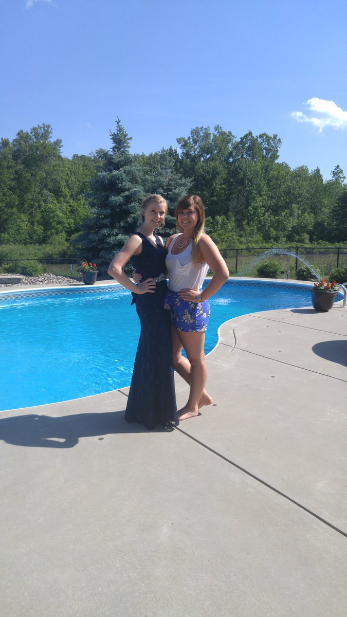 haykay184's tweet photo. Happy Prom #SeniorProm2016 https://t.co/nh9wdWsKgD