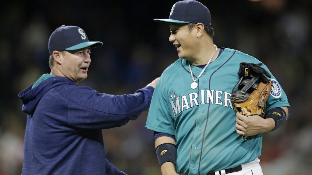 Yesterday, Dae-Ho gave his teammates charm necklaces. His seemed to be working. atmlb.com/1U1oGBE #GoMariners