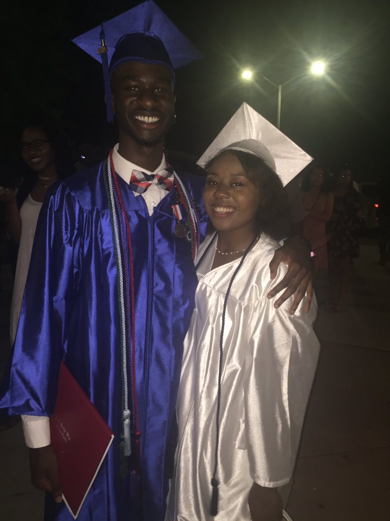 _Lamron's tweet photo. Grad pt☝🏾️🎓 https://t.co/KeA9GgWATH