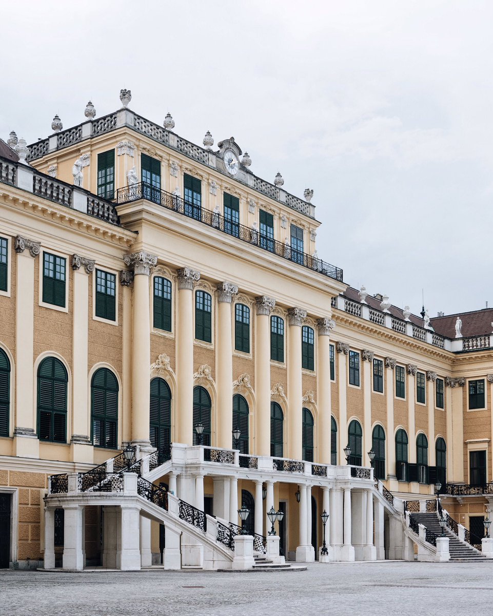 TheAmeStory's tweet photo. Schön #palace #vienna #austria #summer #travel #wanderlust https://t.co/rwuw1EikhN