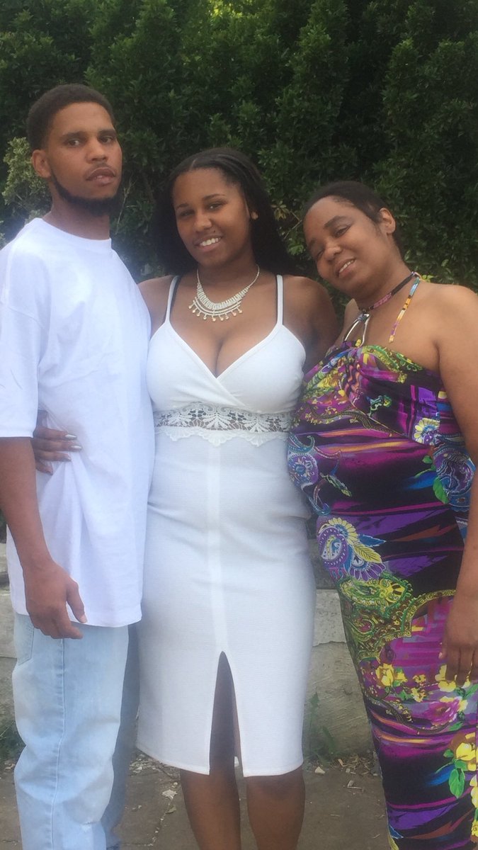 aanahyat's tweet photo. When you make your parents proud 🙌🏽🎓 https://t.co/ax577tKVnX
