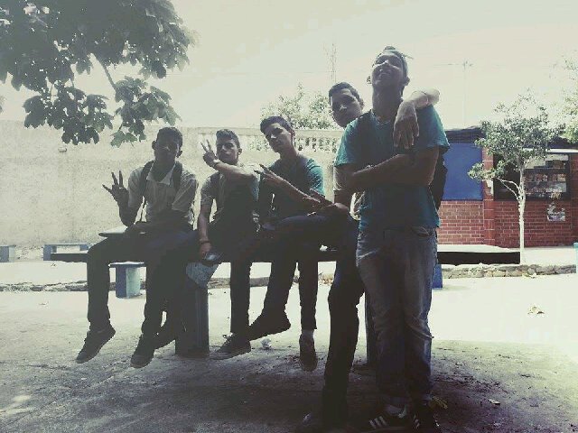 Ja_Boyer1's tweet photo. Duros por siempre. #eltropico https://t.co/gAb1fhHTLV