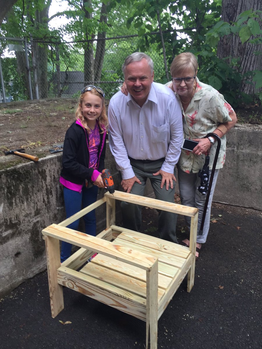 SOstrofskyMKES's tweet photo. Mr. R and his merry band of helpers! Reading Garden is happening! #mkespride https://t.co/Y08mzRhscX