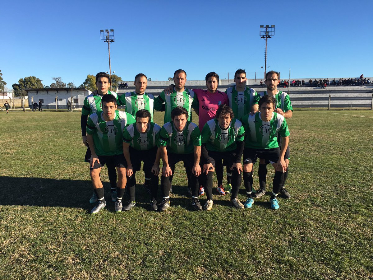 verde_trueno's tweet photo. Minuto de silencio en conmemoración a la familia Yuviza y Los 11 de Excursionistas. 15:43 arranco en 1ra división https://t.co/kAMRwdpcw3