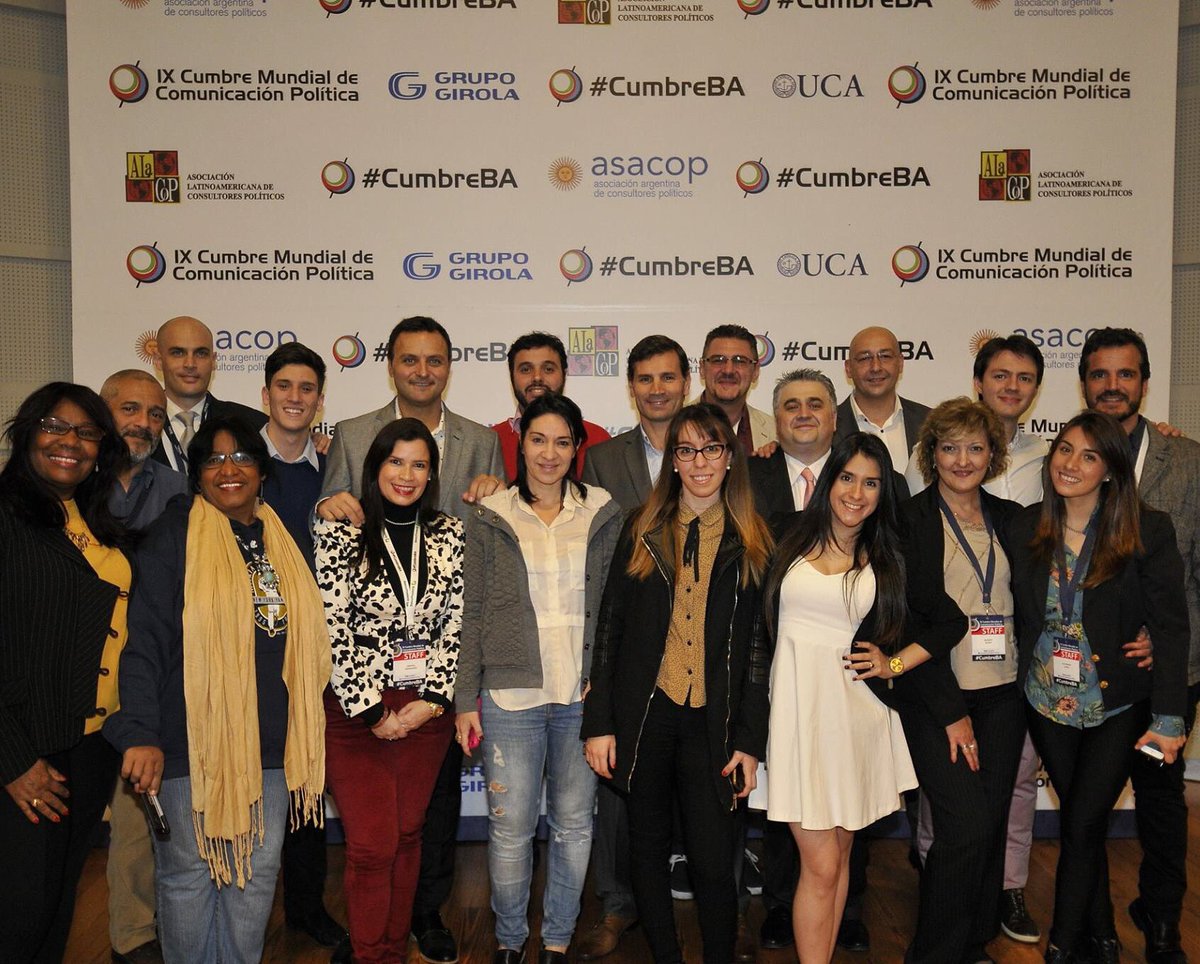 El equipo de #CumbreBA <a href="/CumbreCP/">CumbreCP</a> en el cierre de la IX Cumbre Mundial de #ComPol