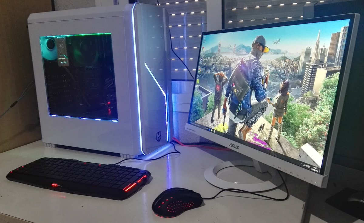 Casinosoto's tweet photo. New pc en marcha esperando la gráfica #hummermc  #hyperx #coolermaster #asus  gracias a @yomaltes por sus consejos! https://t.co/1m6gMppnEC