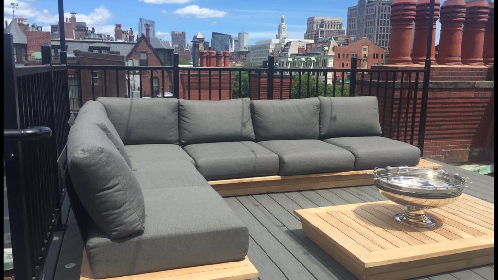 hello_suns_usa's tweet photo. Perfect space for entertaining! #rooftopfurniture #boston #outdoorfurniture #hellosuns https://t.co/7aJR58OPib