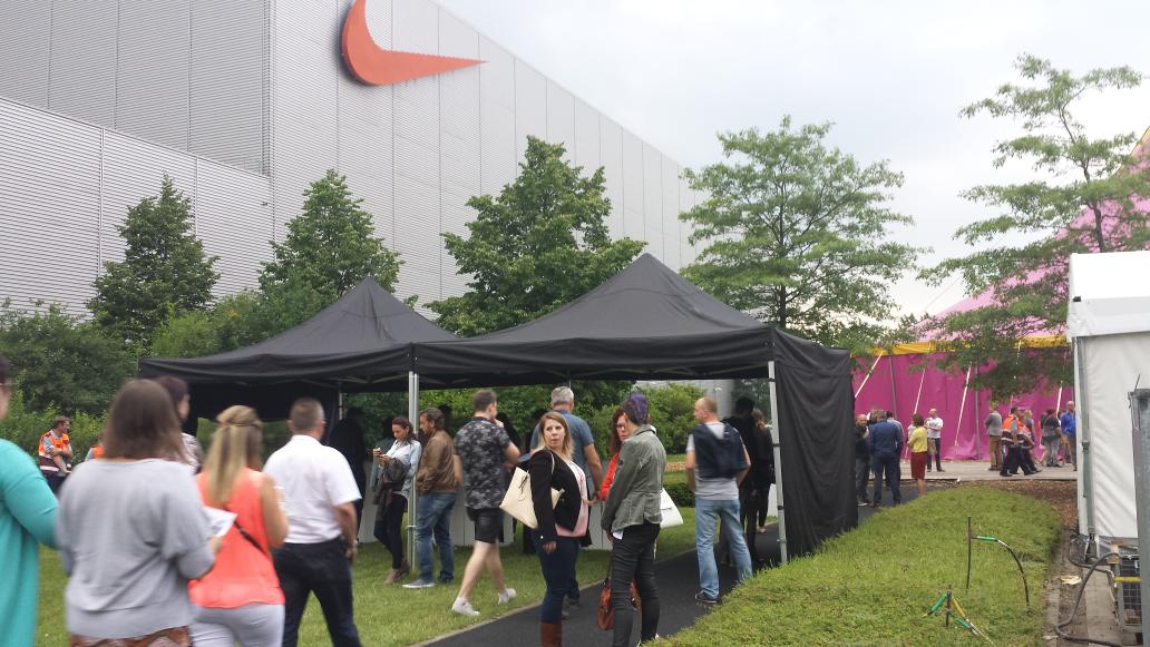 Guy_VD's tweet photo. Eentje om de week af te sluiten: wings party nike https://t.co/CwrYmsx0pW