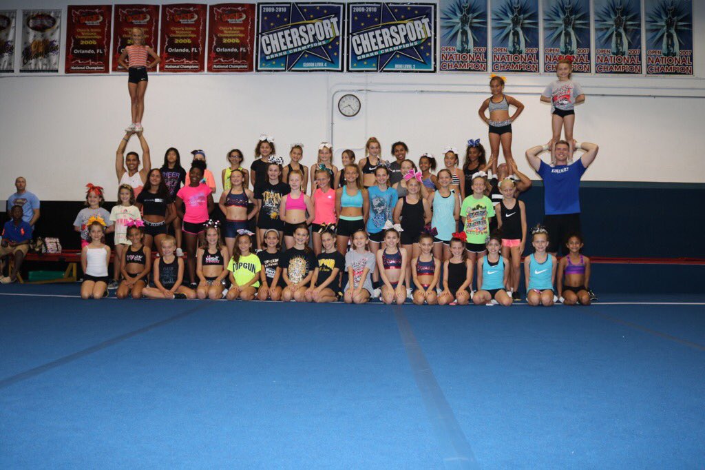 GabiButlerCheer's tweet image. Didn't forget my Orlando peeps. Had an amazing time with everyone in Orlando. Thanks for spending the day with us!💙💙