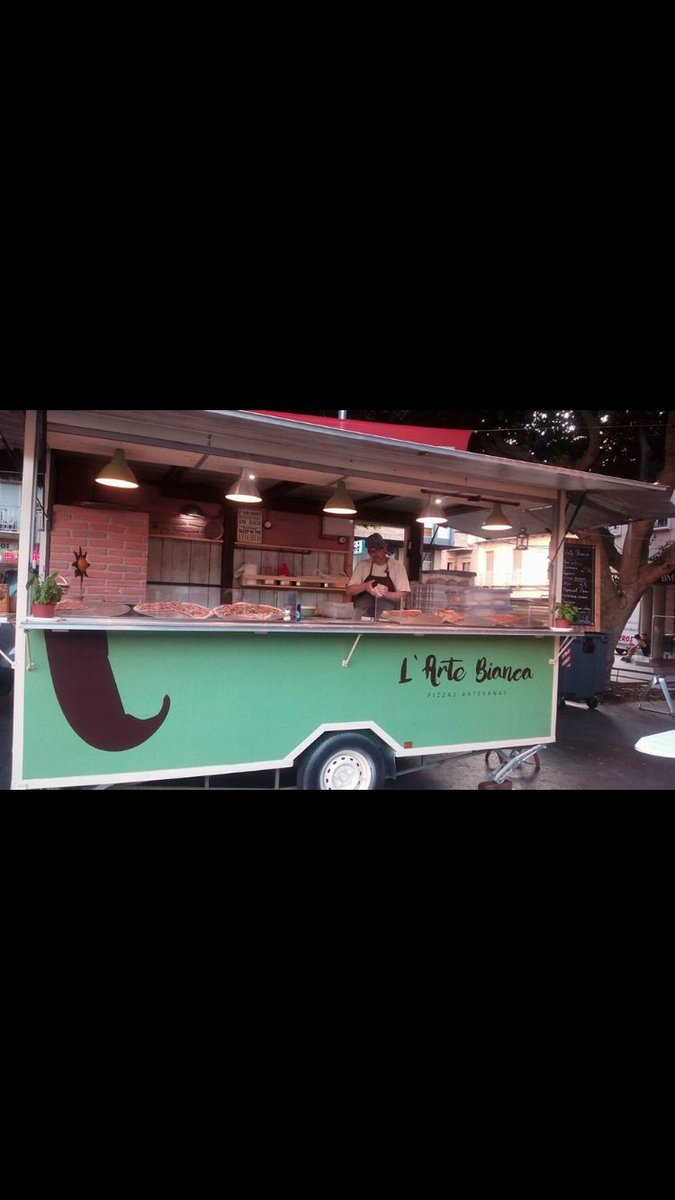 Seguimos en Almoradi con música en directo y buena gastronomía, esta noche se suman 2 Foodtruck más, os esperamos!!