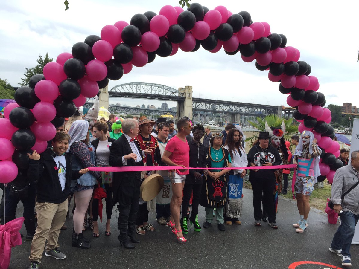 TheStephFlorian's tweet photo. Just another day at English Bay #StrutWalk to support #LGBT + Refugees #Vancouver #TuneIn @NEWS1130 #onthescene https://t.co/Lt1FALlCE0