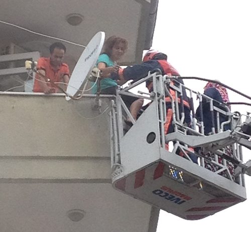 TÜRKİYE'de bu insanları kurtaracak başka kurum yok!Kurtaranlar ise meslek sınıfında değil
#İtfaiyecilikMeslekOlmalı