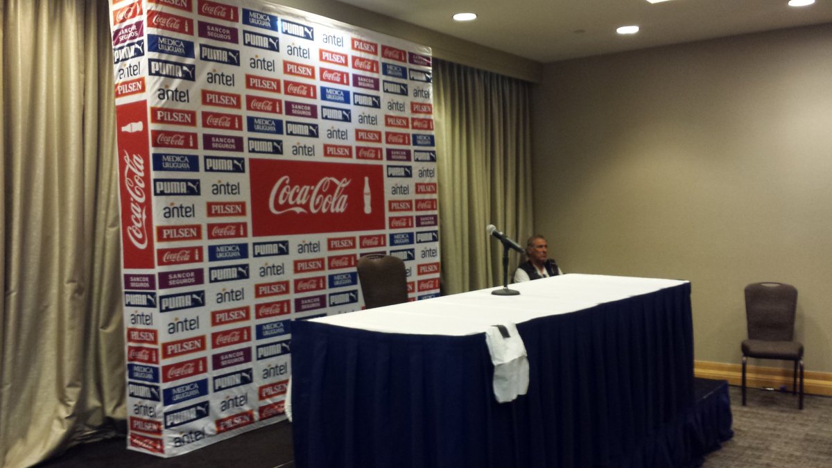 Mucha expectación en el San José Marriot.   Luis Suárez ofrecerá disculpas a Tabárez por su reacción. <a href="/lt_deportes/">LT Deportes</a>