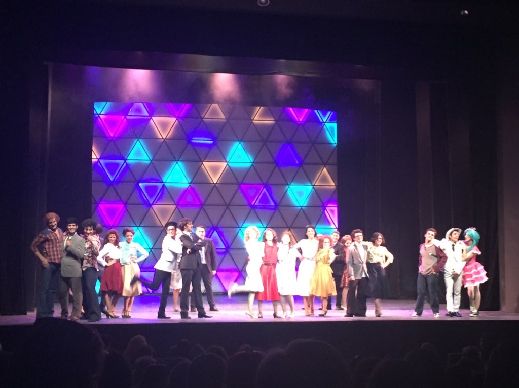 XabiCamino's tweet photo. Una vez más, ¡fantástica puesta en escena, reflejo de un gran trabajo en equipo! Felicidades @AmorevoOficial #de9a6 https://t.co/7LauibHKad