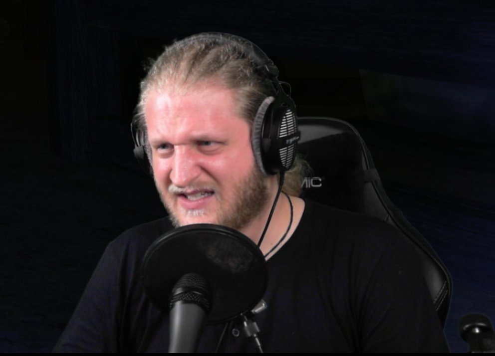 d___a__n_'s tweet photo. Dieser Blick fasst den Stream eigentlich ganz gut zusammen.
#ShitMaPants #CaptainGlanz #DunkelWieSau https://t.co/wDJ5qh8q06