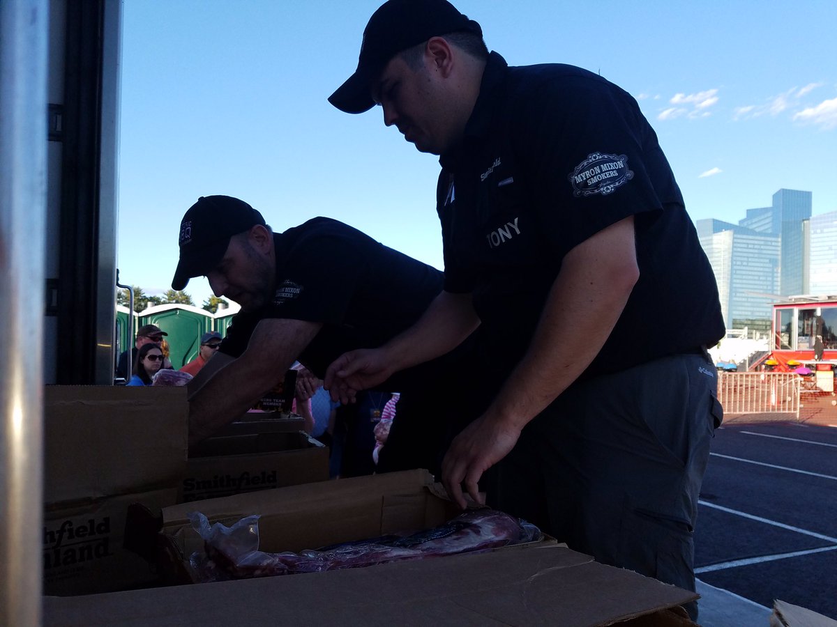 HistoricBBQ's tweet photo. Helping pass out that awesome @SmithfieldBrand Prime #Pork &amp; #Ribs to the teams at @MoheganSun #SunBBQFest! https://t.co/qDbTZ2IdtC