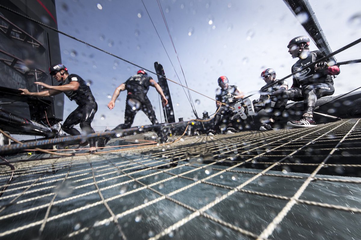 Amazing to see the pulse and tempo close up during racing in Chicago <a href="/LandRover/">Land Rover Discovery</a>BAR <a href="/americascup/">americascup</a> @LandRover