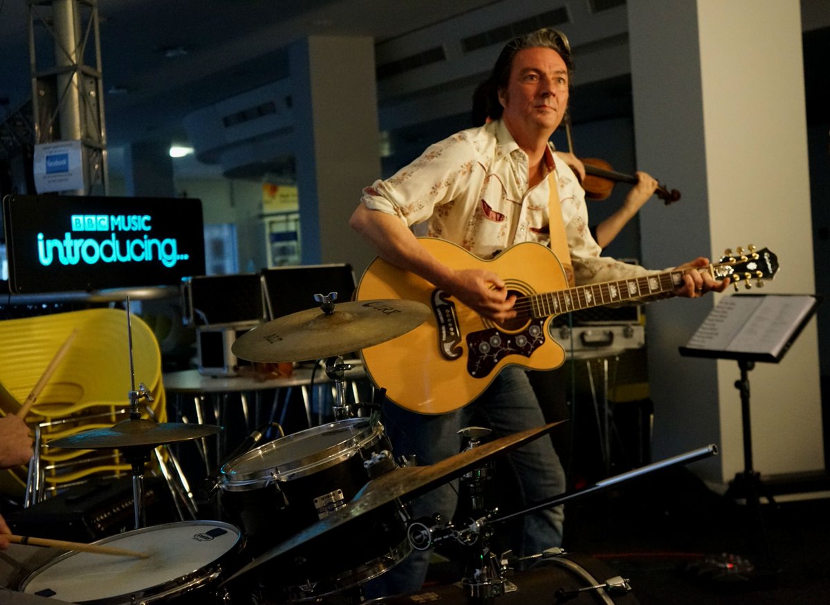 LIVE: <a href="/LoudhailerUK/">Lou Duffy-Howard</a> ow.ly/iSee3016wuq #livemusic