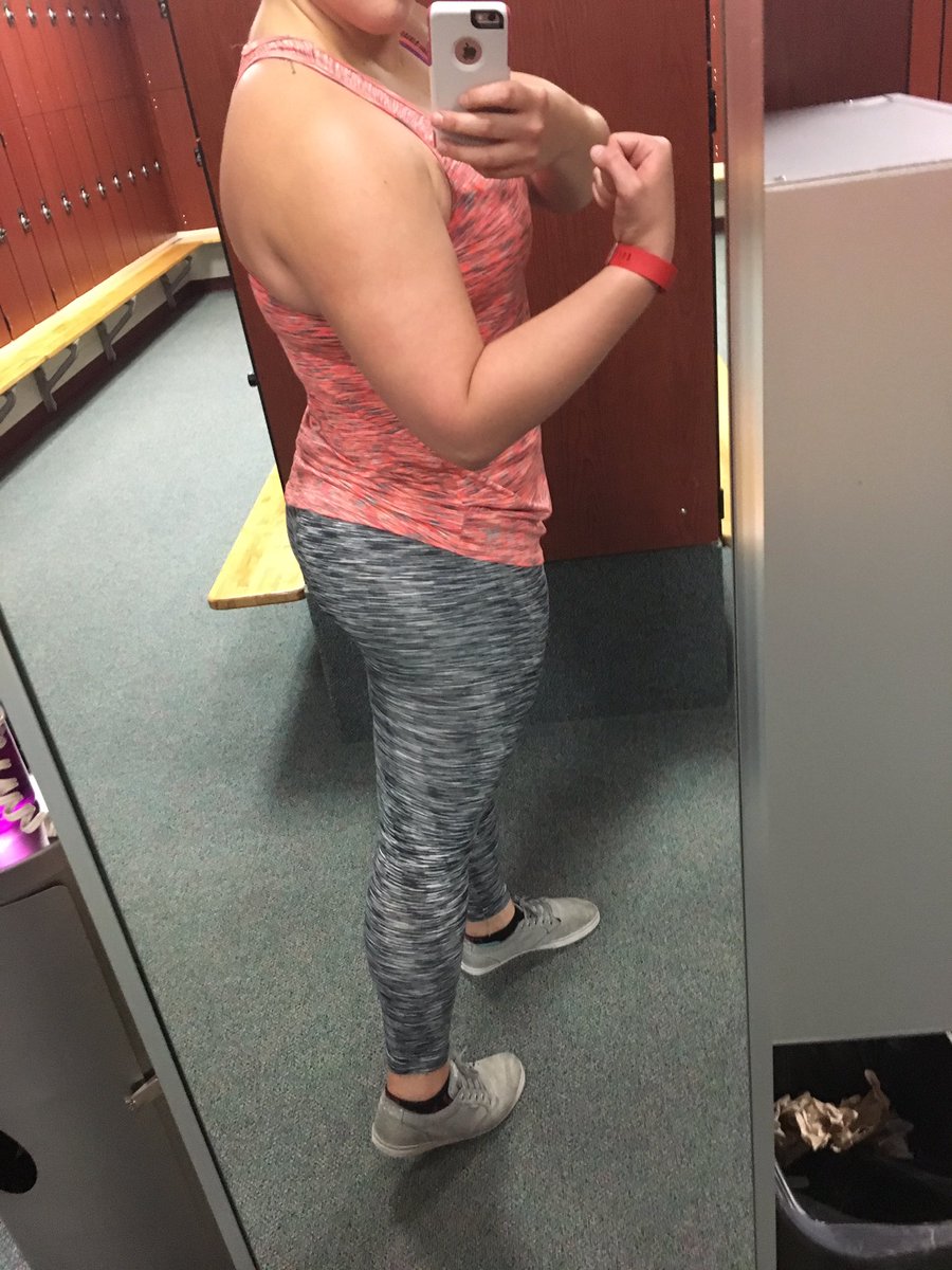 mishy_92's tweet photo. Had to take a photo after gym because if you don't post, did you even lift? #girlswholift #fitness #lifting #iifym https://t.co/19T5squwUc