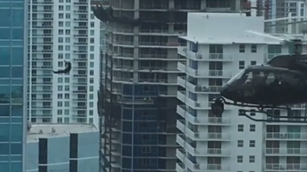 You won't believe this video: A helicopter follows man outside of Conrad Hotel bit.ly/1UIRIZ2?utm_me… https://t.co/w0s1HdJQkE