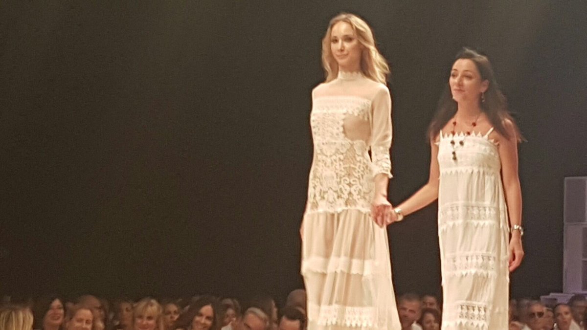 Pasarelaadlib's tweet photo. Espectacular la colección de nuestra guapísima #DiraModa #PasarelaAdlib16 #Adlib16 https://t.co/BxDiKcHp9w