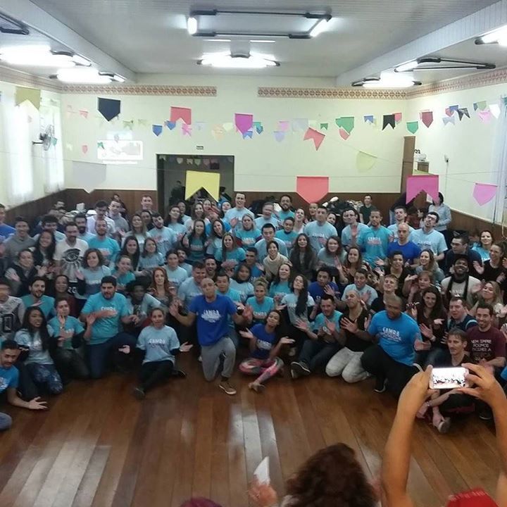 sambamaniacos's tweet photo. E a gafieira maluca pegou fogo... Foi energia total... #osambavaidominaromundo #sambamania… https://t.co/uP9zbtGzMk https://t.co/BOYhSYsmMe