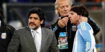 mivegacardona's tweet photo. Maradona: “Sigo pensando lo mismo que le dije a Pelé” https://t.co/QTb2kqGmiu https://t.co/RZ41BbaTKN