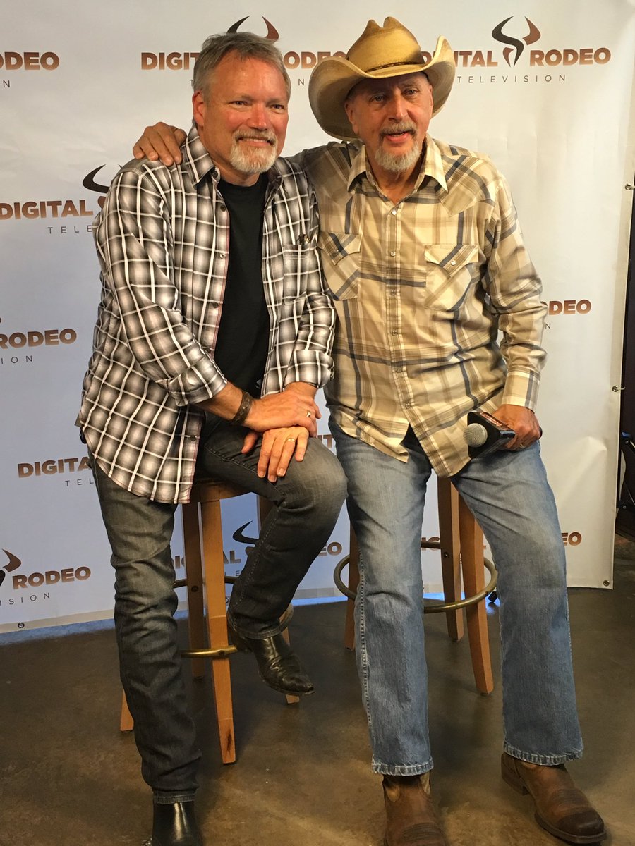 <a href="/JohnBerryMusic/">John Berry</a> with @CaptainJackNash LIVE ON BROADWAY at <a href="/TheValentine312/">The Valentine</a>! <a href="/DigitalrodeoTV/">DigitalRodeoTV</a> #rrnashcma2016