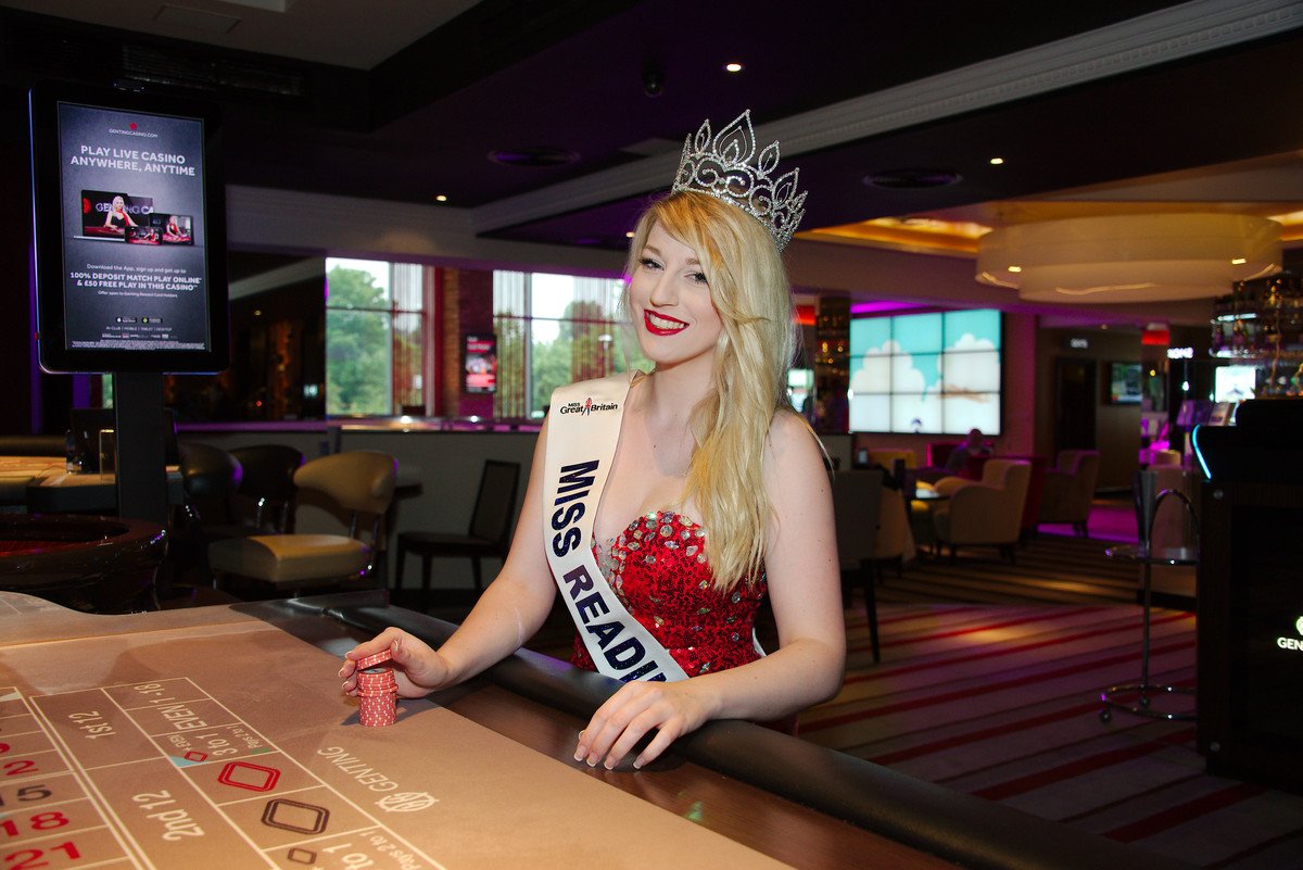 MermaidGraceUK's tweet photo. In case you didn't know...I'M MISS READING! My wonderful sponsor is @GentingReading #MissReading #RdUK #missgb https://t.co/nBhFnJFYiJ