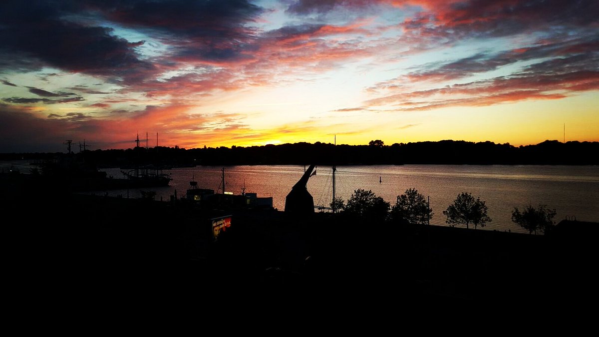 Heimatliebe

#küstenkind #rostock #stadthafenrostock #love #piste #stadtmagazin #picoftheday