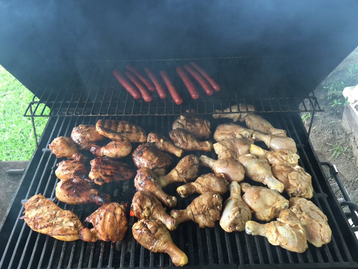 antwanharris's tweet photo. Got to my father-in-law's house just in time. #Cookowt https://t.co/IaEd8iJYvY
