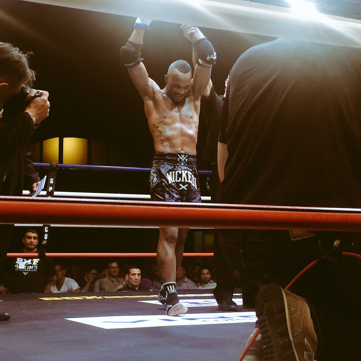 RMCSportCombat's tweet photo. #WarriorsNight : Victoire par décision unanime du Français Johane Beausejour contre l'Italien Saro Presti! #SFRLive https://t.co/2ORbhZuPNw