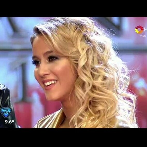 VignistasOffi's tweet photo. Felices 22 Años Flor Te Decíamos Lo mejor
Cada MG Vale un saludo Cuantos Saludos 
Para la TRICAMPEONA https://t.co/Cf40gwZF0S