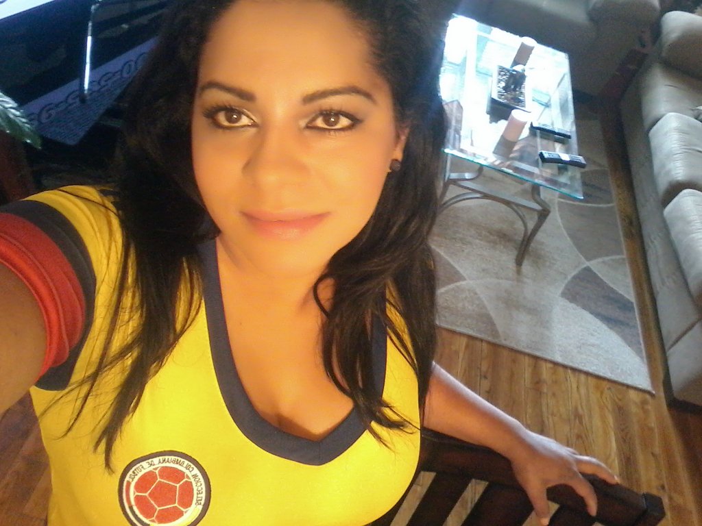 MILE35173522's tweet photo. @FCFSeleccionCol 

Así apoyo mi selección! !!!! https://t.co/yhwngu2FW7