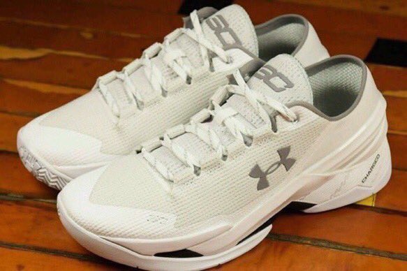 samJwalsh95's tweet photo. New "Chef Curry's" from @UnderArmour lookin like dads New Balance kicks from 01'. @newbalance law case? https://t.co/PFNoytXJ5n
