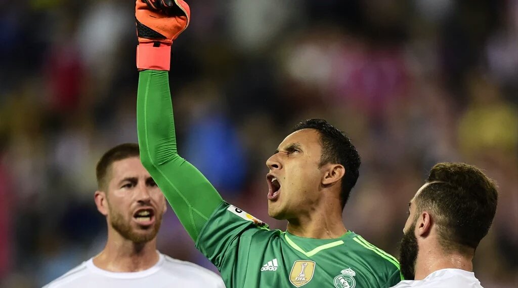 RMadridSoccer's tweet photo. 📈 ¿Cambiarías a keylor Navas por De Gea? 
RT NO

MG Si https://t.co/GniRQ3HY54
