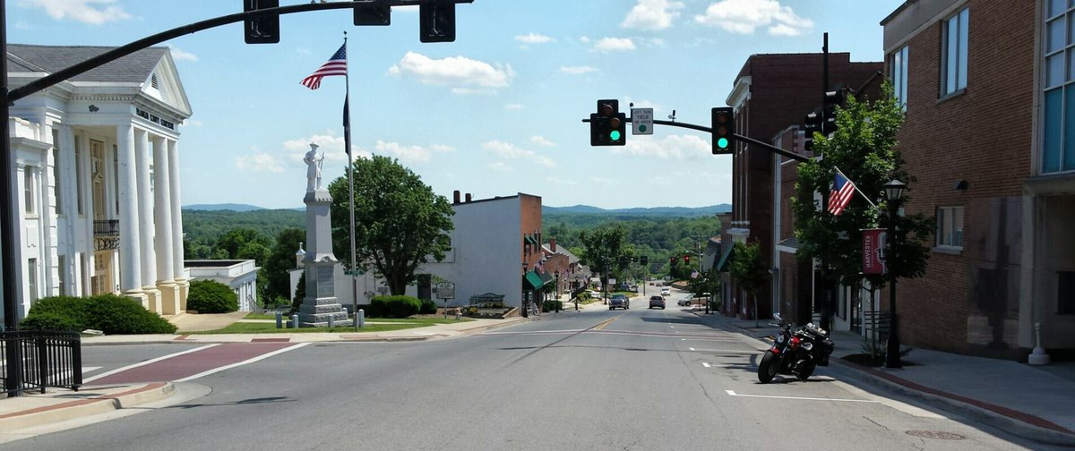 After #GPS failures on #findlaysroad I made it to Rocky Mount. Now a taxi ride to Roanoke, then bus to Wytheville.