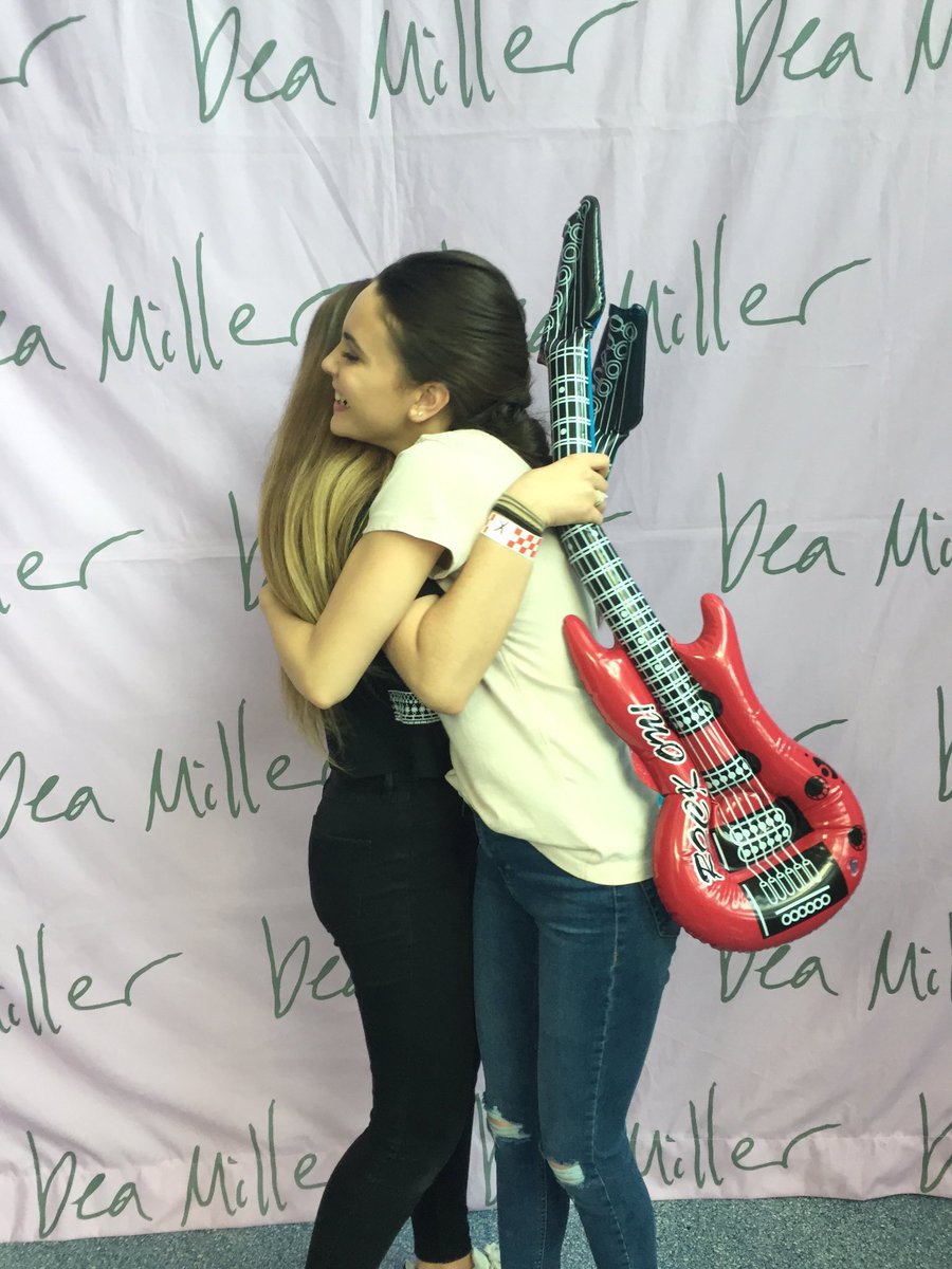 beamillerupdate's tweet photo. Bea en M&G avec @blissreflection #beaandme https://t.co/PVPvap9SXv
