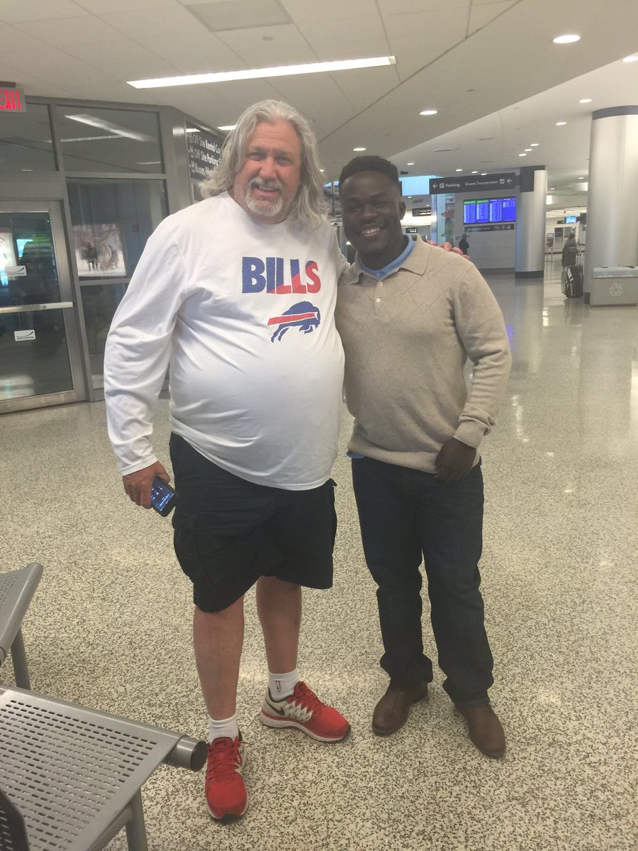 AliefHastingsFB's tweet photo. #FootballConnection 
@Bears_Football_ meets @buffalobills https://t.co/g4A98BOFmN